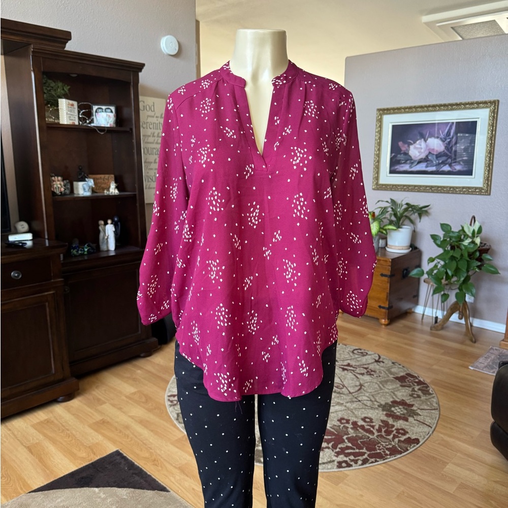 Lush red & white 3/4 roll tab sleeves Vneck blouse-size M